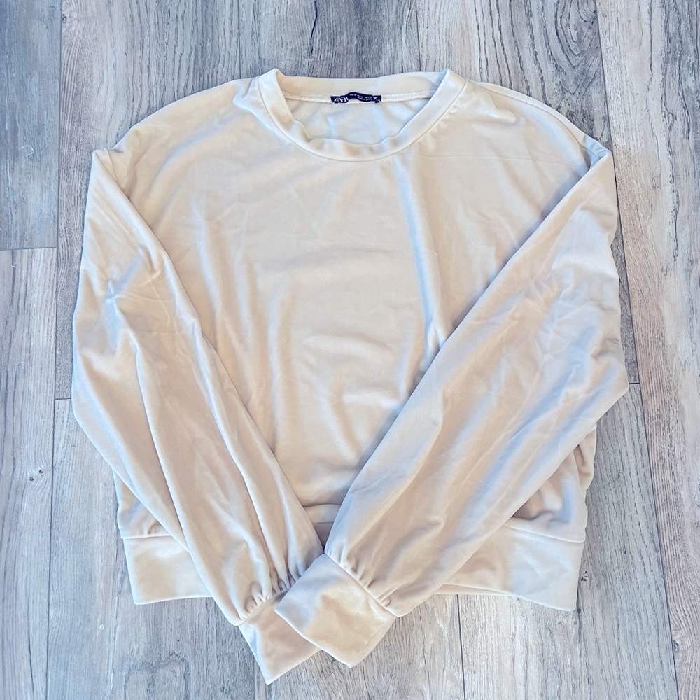 Velvet Zara crewneck top, perfect condition, crème colored